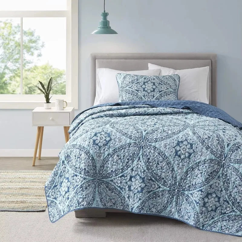 Reversible Quilt Set -Lightweight - Coverlet Bedspread Bedding - Twin/Twin XL (66 in x 90 in) - Gloria Damask Aqua & Pillow Sham