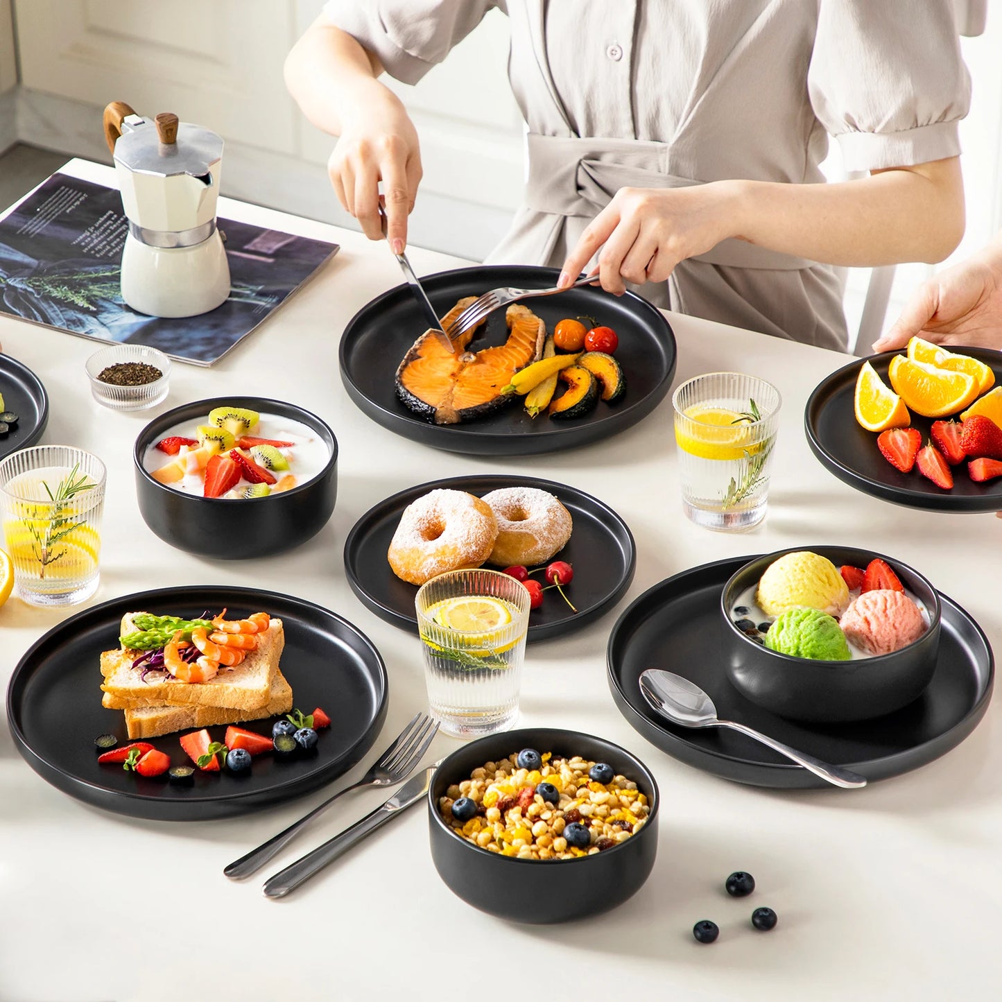 18/36 Piece Black Ceramic Plate Sets - Stoneware Dinner Set - Elegant Dinnerware with 6/12PCS Dinner Plate/Dessert/Bowl